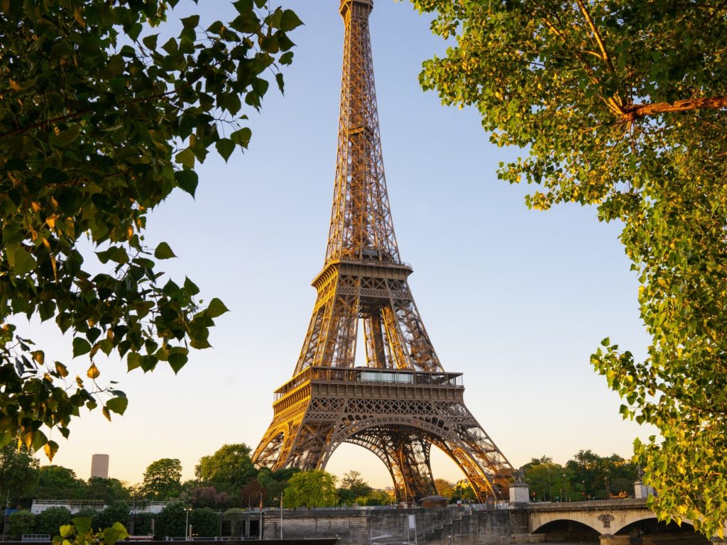 1024x768 wallpaper 4k Paris Tower Nature iPad Wallpaper 1024x768 pixels resolution