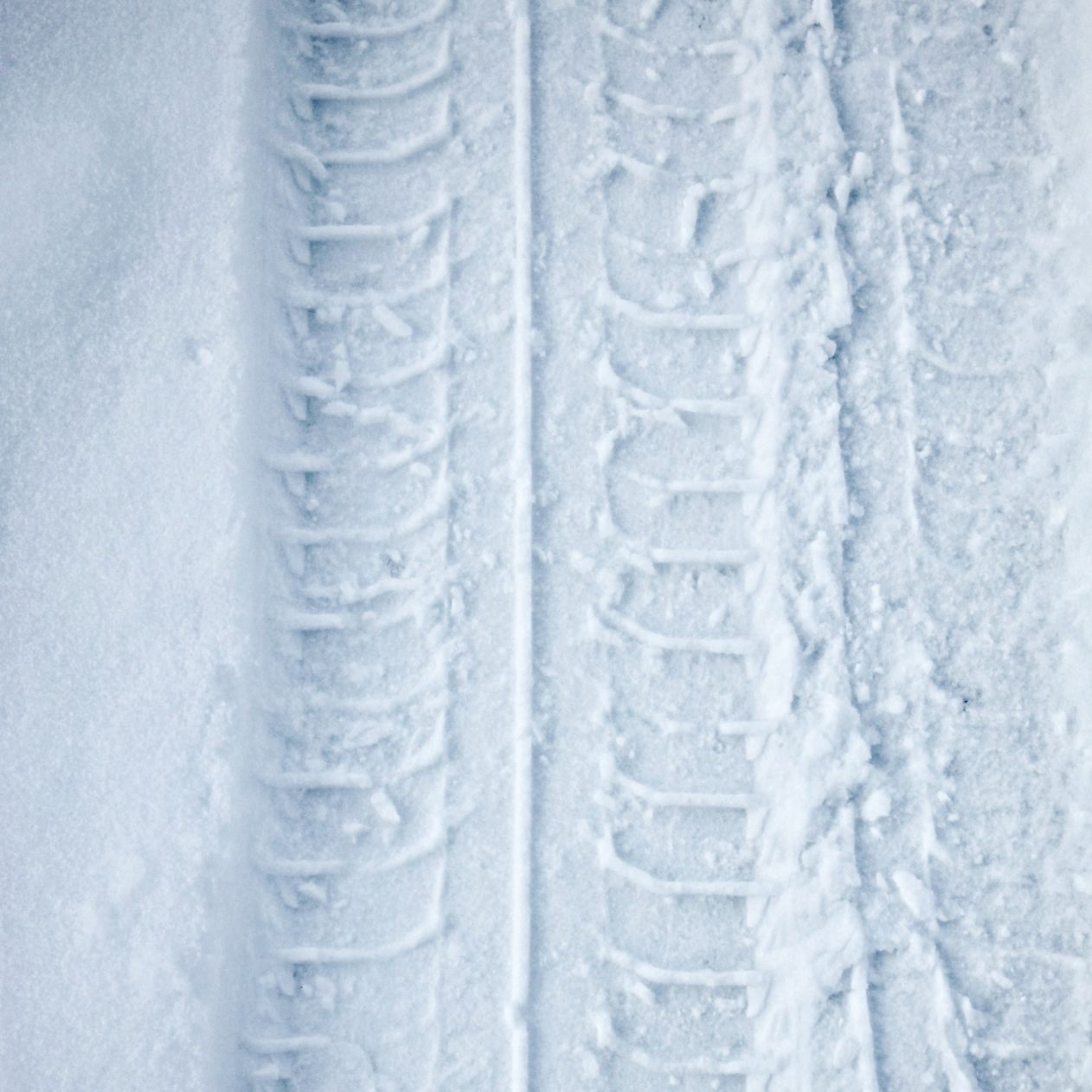 1262x1262 Parallax wallpaper 4k Tyre Track Snow Winter iPad Wallpaper 1262x1262 pixels resolution