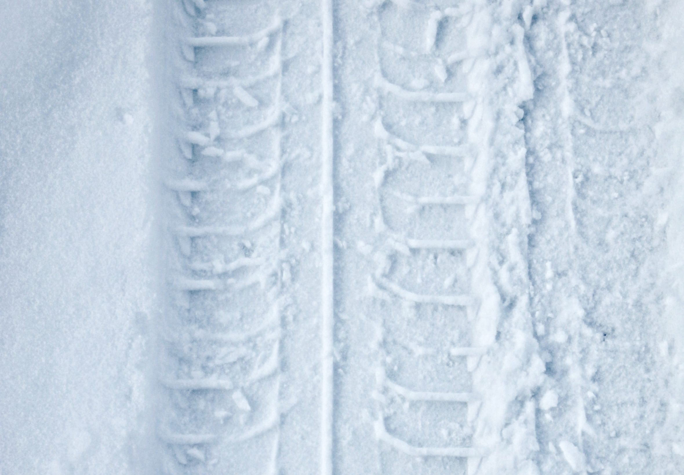 2360x1640 iPad Air wallpaper 4k Tyre Track Snow Winter iPad Wallpaper 2360x1640 pixels resolution