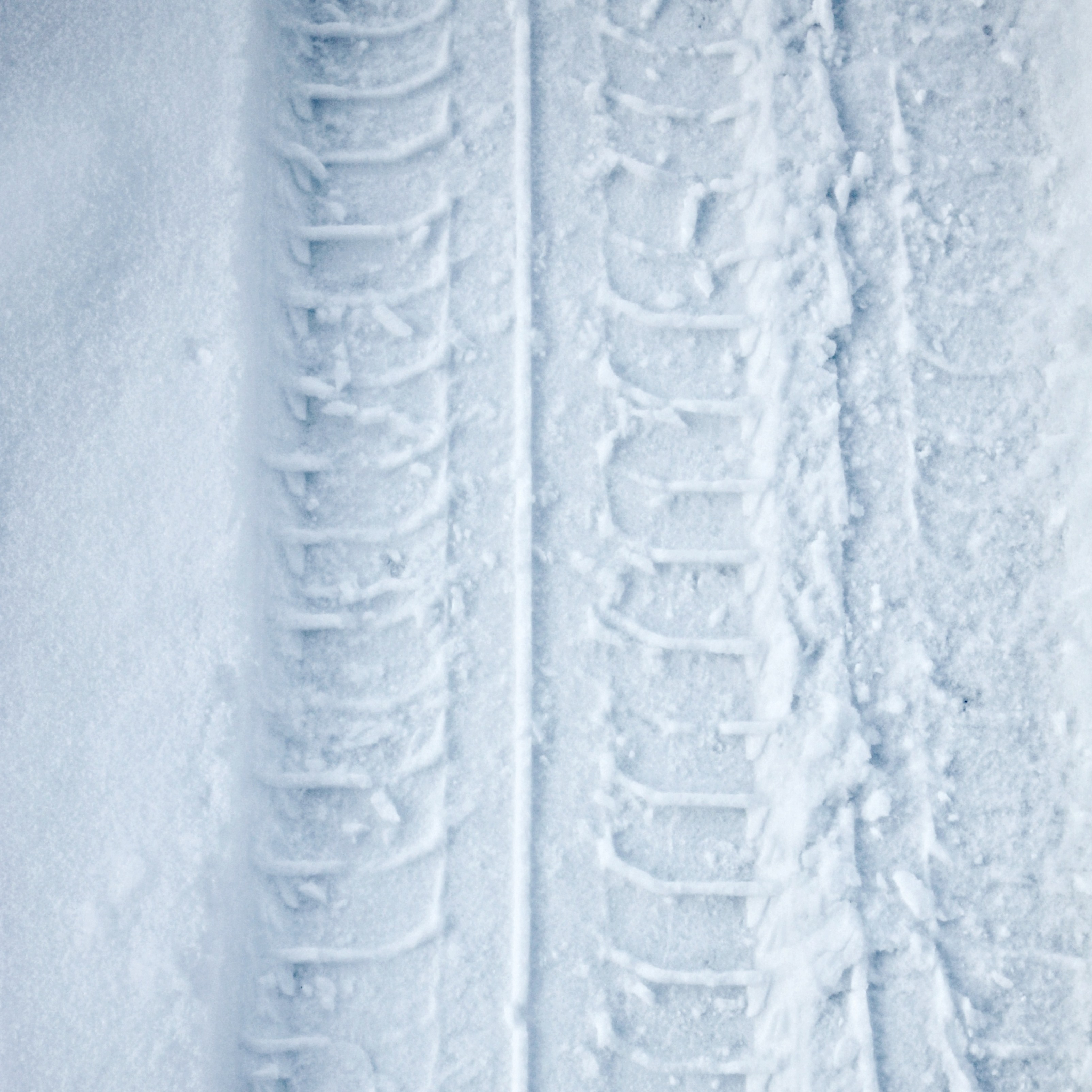 Tyre Track Snow Winter iPad Wallpaper