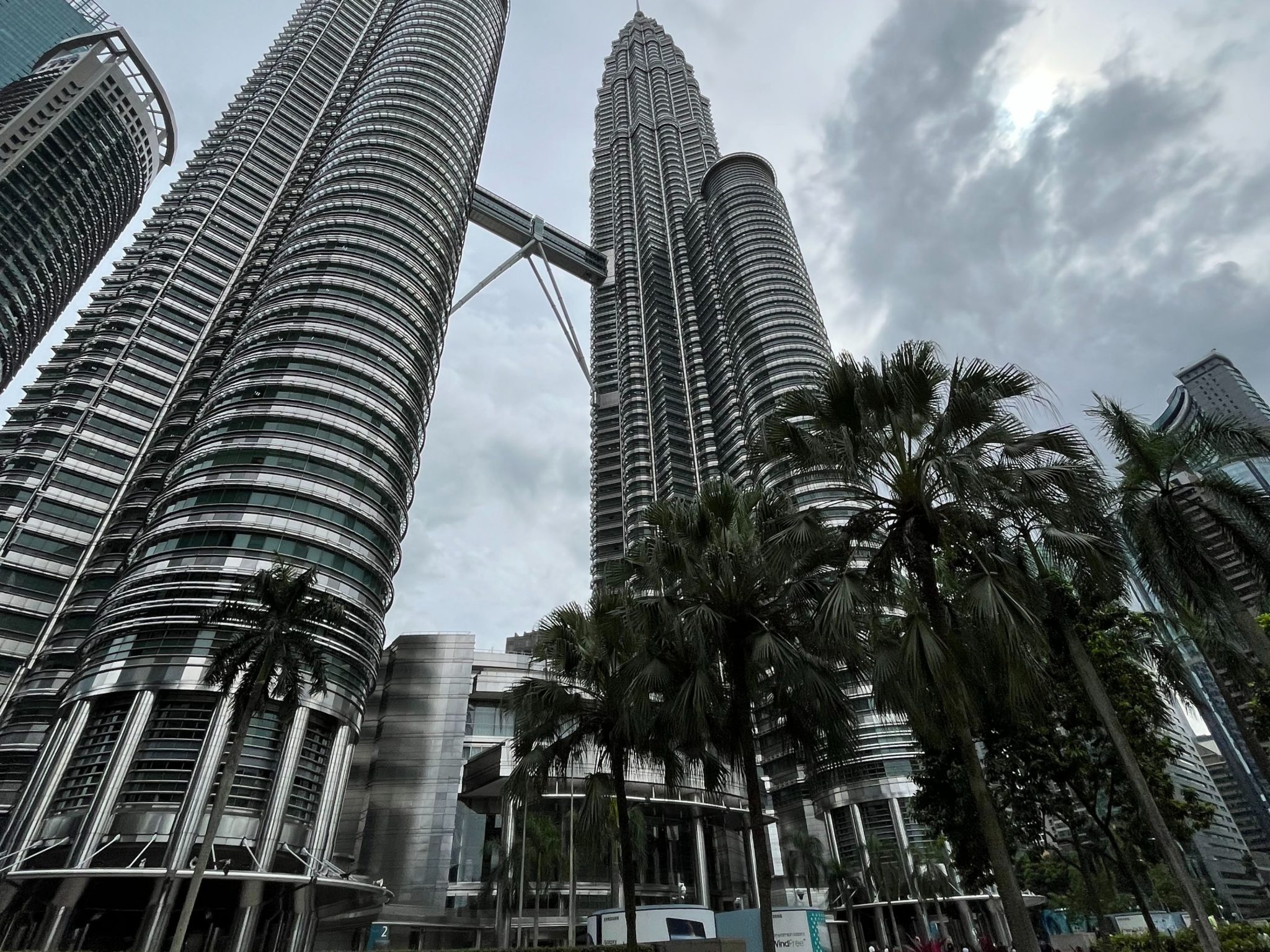 2048x1536 wallpaper Malaysia Twin Tower Ipad Wallpaper 2048x1536 pixels resolution