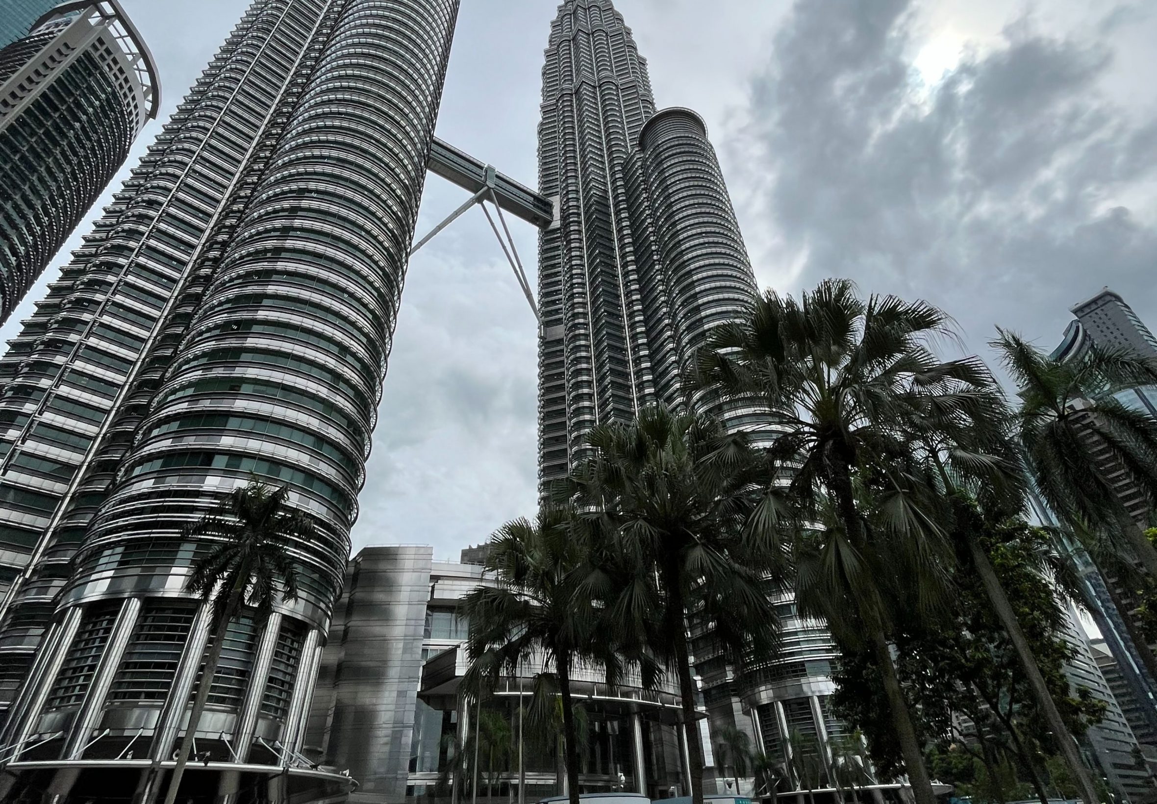 2360x1640 iPad Air wallpaper 4k Malaysia Twin Tower Ipad Wallpaper 2360x1640 pixels resolution